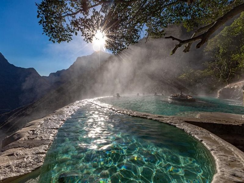 غروتاس تولانتونغو واحة طبيعية في قلب المكسيك