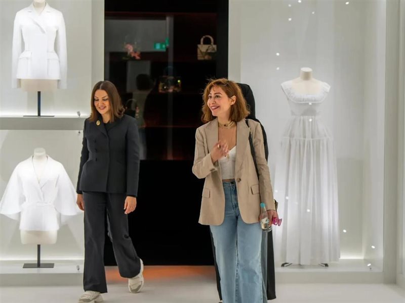 زيارة منة شلبي معرض كريستيان ديور بالرياض 