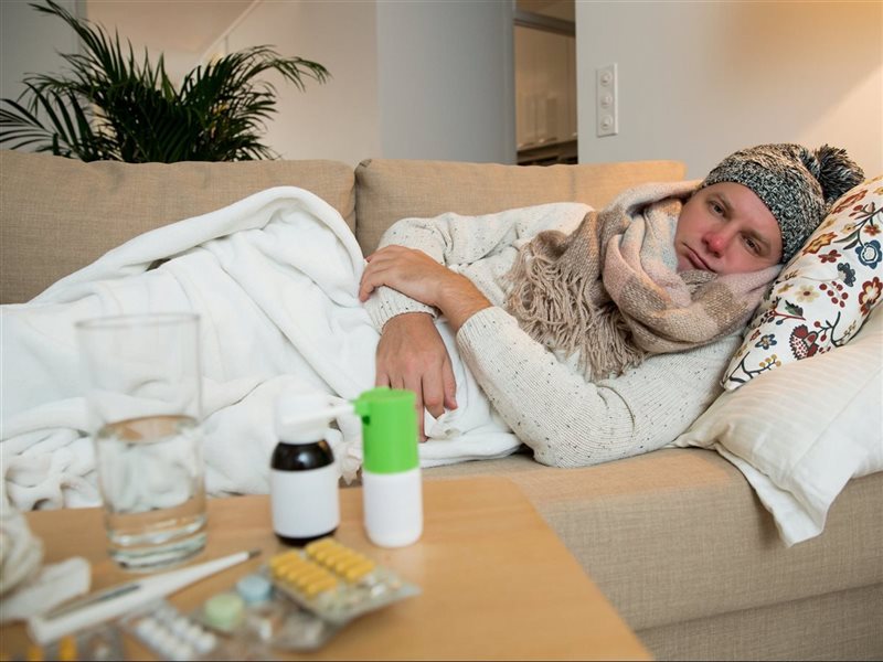 لماذا يعاني بعض الرجال من أعراض البرد والإنفلونزا أكثر من النساء؟ 