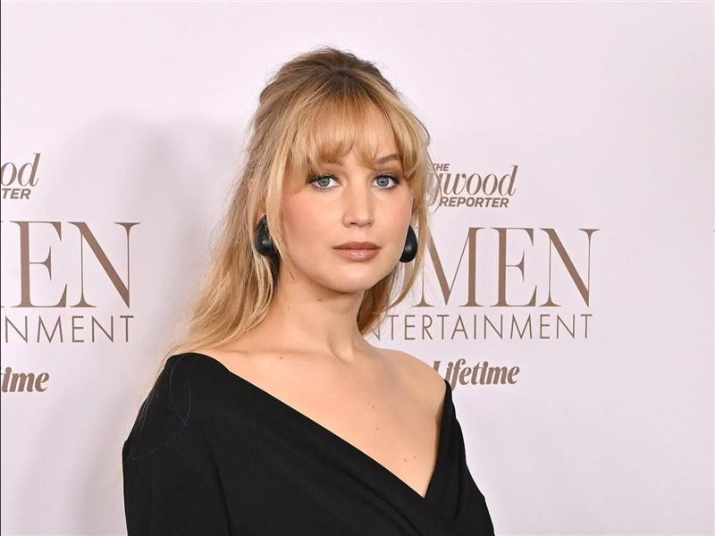  جينيفر لورانس تحتضن ملابس الأمومة من ماركة ديور خلال Women in Entertainment  