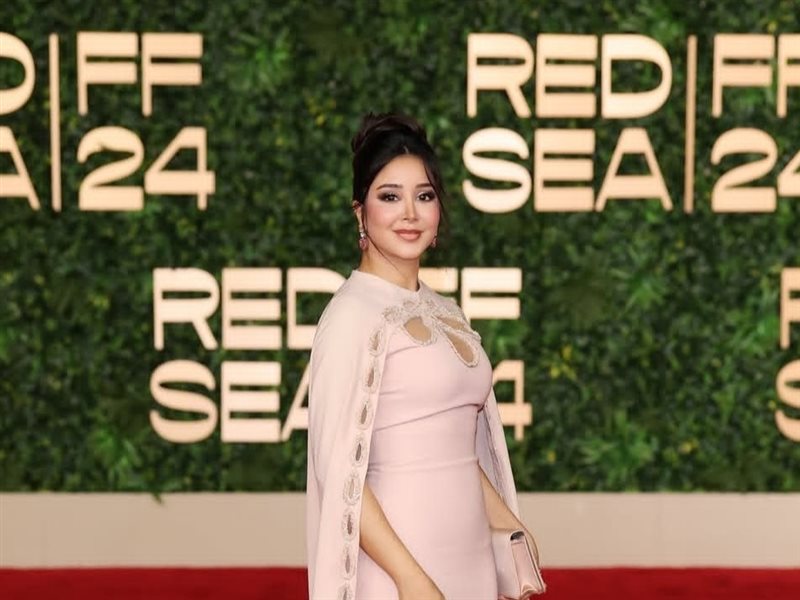 أبرز إطلالات نجمات هوليوود والوطن العربي في حفل افتتاح مهرجان البحر الأحمر السينمائي  