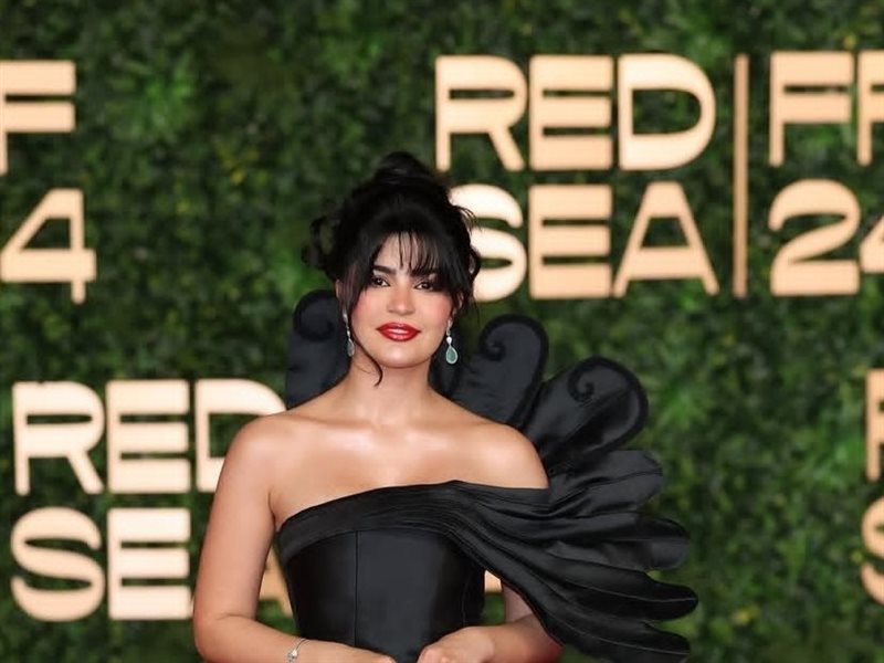 الإطلالات العالمية تسيطر على السجادة الحمراء لمهرجان البحر الأحمر السينمائي  