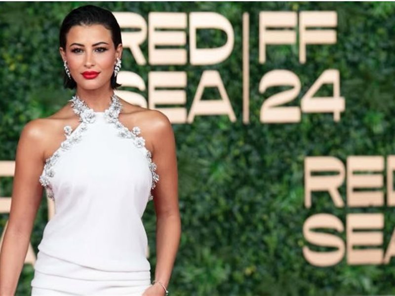 الأبيض يسيطر على افتتاح مهرجان البحر الأحمر السينمائي 