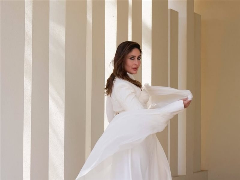 كارينا كابور تتألق بإطلالة بيضاء أنيقة في مهرجان البحر الأحمر السينمائي الدولي 