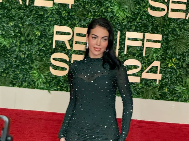 جورجينا رودريغيز تخطف الأنظار  في حفل افتتاح مهرجان البحر الأحمر