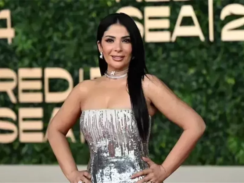 شجاعة وشرفت مصر.. رسائل النجوم لمنى زكي بندوتها في مهرجان البحر الأحمر 