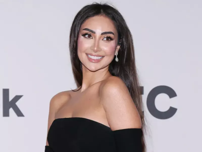 نور الغندور تتألق بالورود في افتتاح مهرجان البحر الأحمر السينمائي الدولي بدورته الرابعة  