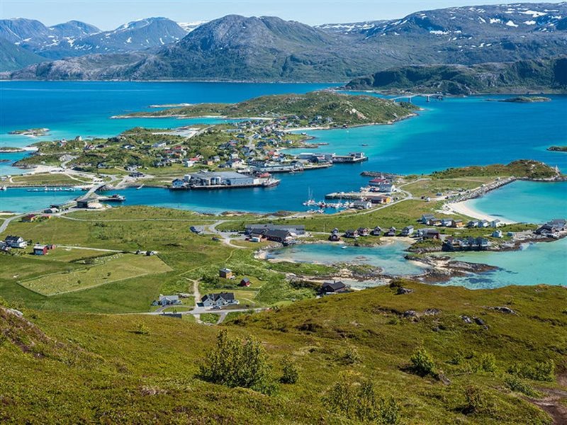 سوماروي جنة الشفق القطبي والطبيعة في شمال النرويج