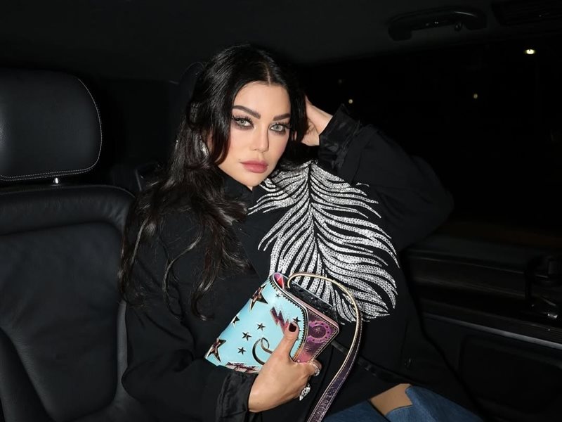 هيفاء وهبي بأزياء ثمينة من Christian Louboutin
