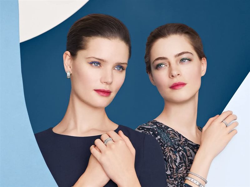 Van Cleef & Arpels تكشف عن مجموعة استثنائية من المجوهرات والساعات لموسم الأعياد  