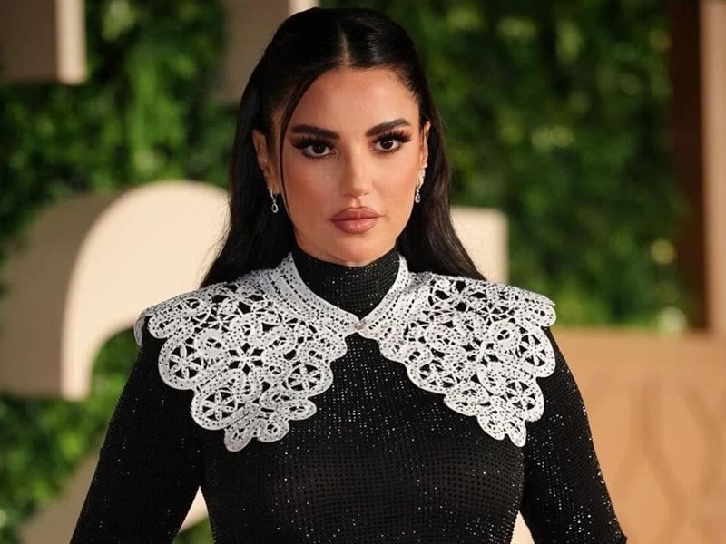 درة تخطف الأنظار بإطلالتها في اليوم السادس من مهرجان البحر الأحمر 