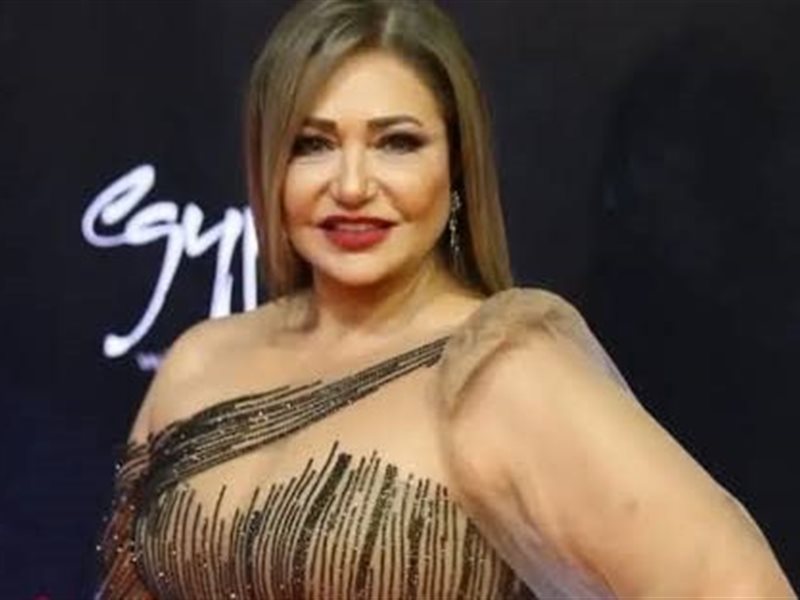 ليلى علوي بإطلالة أنيقة في حفل توزيع جوائز مجلة نيش 