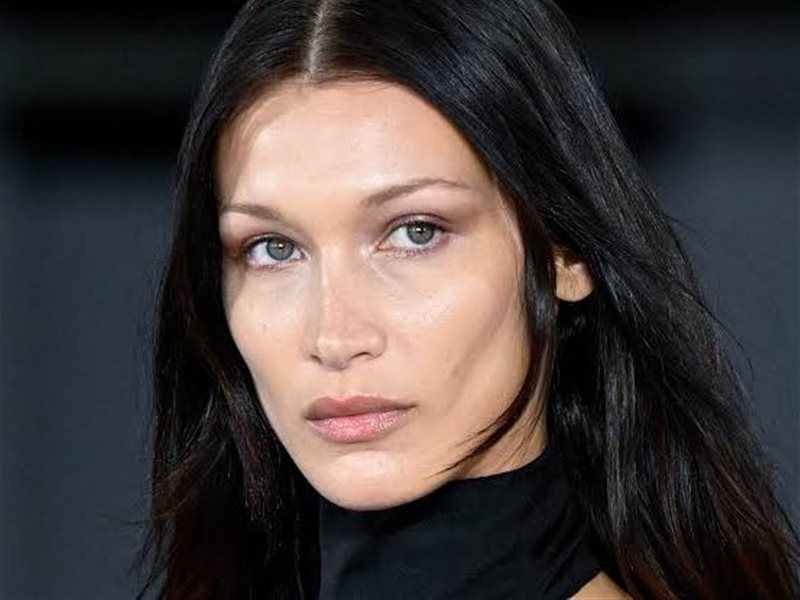 بيلا حديد تخطف الأنظار في أحدث ظهور لها