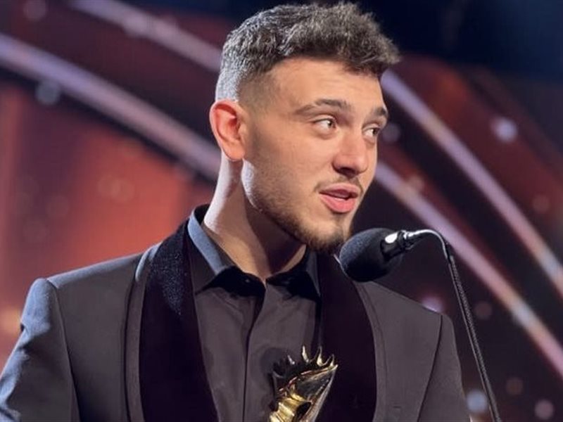 الشامي يحصل على جائزة نجم الغناء العربي الجديد في الموريكس دور 2024  