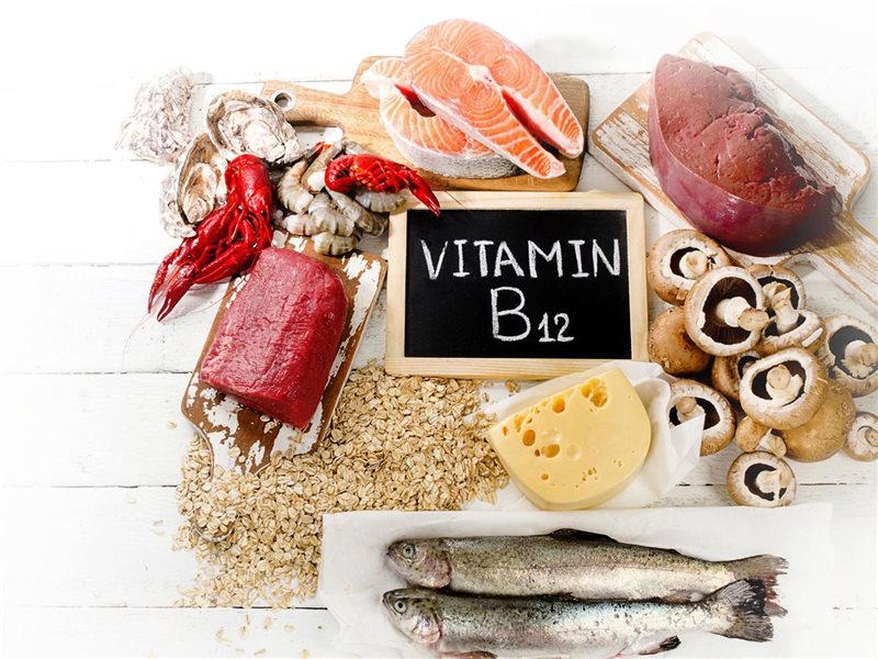 فيتامين ب 12 مفتاح الحفاظ على صحة الدماغ والأعصاب.. إليك مصادره