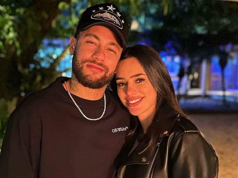 نيمار وبرونا بيانكاردي يعلنان عن انتظارهما لمولودة جديدة وسط أجواء عائلية 