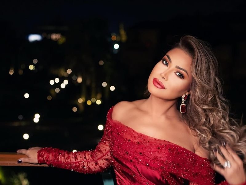 نوال الزغبي تخطف الأنظار بفستان أحمر من توقيع Rami Salamoun