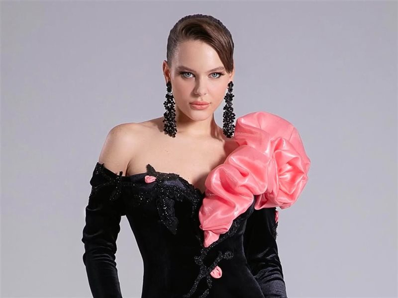 الأحمر والأسود يتربعان علي عرش قائمة ألوان  فؤاد سركيس لموسم خريف وشتاء 2025