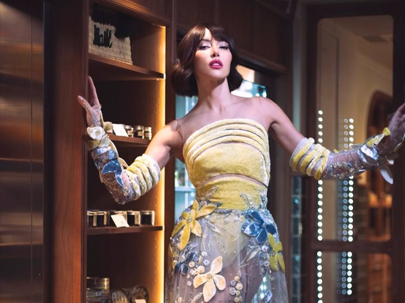 نسرين سند تتألق بفستان من تصميم زياد نكد في إطلالة ساحرة