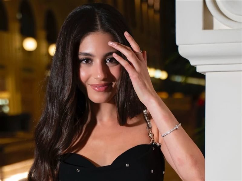 مايان السيد تتألق بإطلالة فاخرة بفستان من فيرزاتشي ومجوهرات تيفاني أند كو