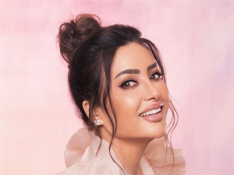 لطيفة تتألق بإطلالة شبابية من توقيع  Soucha Mlihigueفي أحدث ظهور لها 