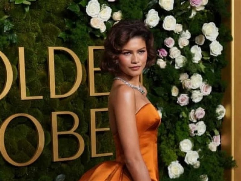 زيندايا تشعل السجادة الحمراء بإطلالة ساحرة من لويس فيتون ومجوهرات فاخرة من بلغاري