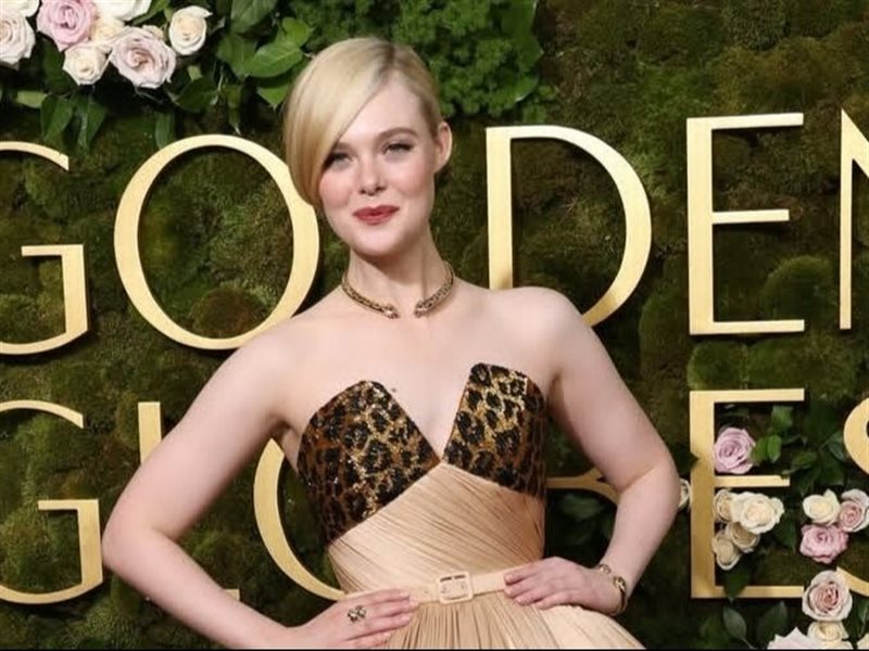 إيل فانينغ تتألق بفستان من أرشيف دار بالمان في إطلالة ساحرة بحفل جولدن جلوب 