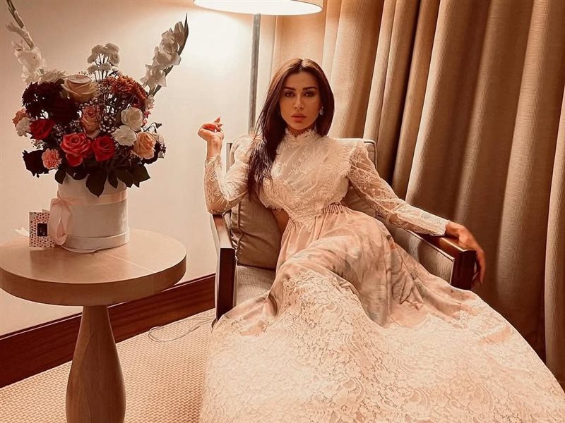 نادين الراسي بفستان أبيض من دار Fiel في أحدث جلسة تصوير وتختار 