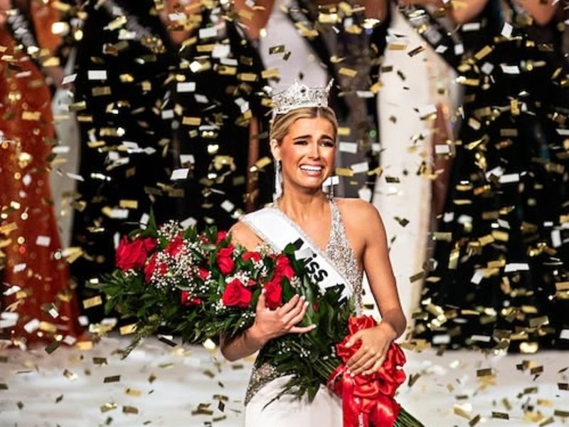 آبي ستوكارد تتوج بلقب ملكة جمال أمريكا 2025 