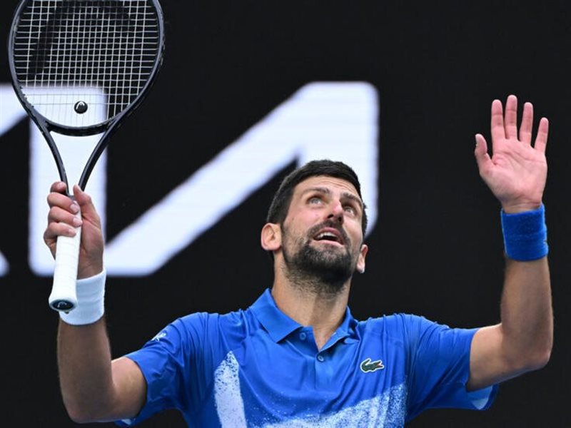 ديوكوفيتش يحطم الأرقام القياسية ويواصل تألقه في أستراليا المفتوحة