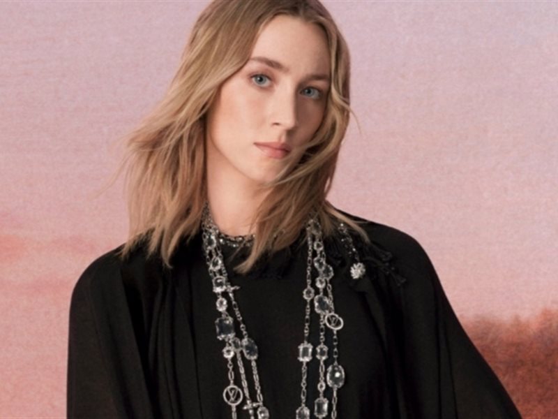 لويس فويتون تكشف عن حملة ربيع وصيف 2025 للنساء بالتعاون مع  ليزا وساويرس رونان 