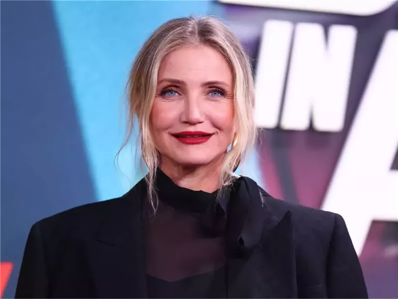 كاميرون دياز لأول مرة منذ خمس سنوات على السجادة الحمراء في العرض الخاص لفيلمها الجديد “Back in Action”