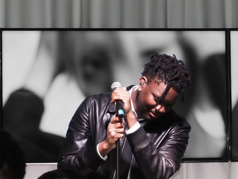   كارل لاغرفيلد يستعرض إبداعه في عرض خاص للنجم فيكتوراي دينجر في Pitti Uomo