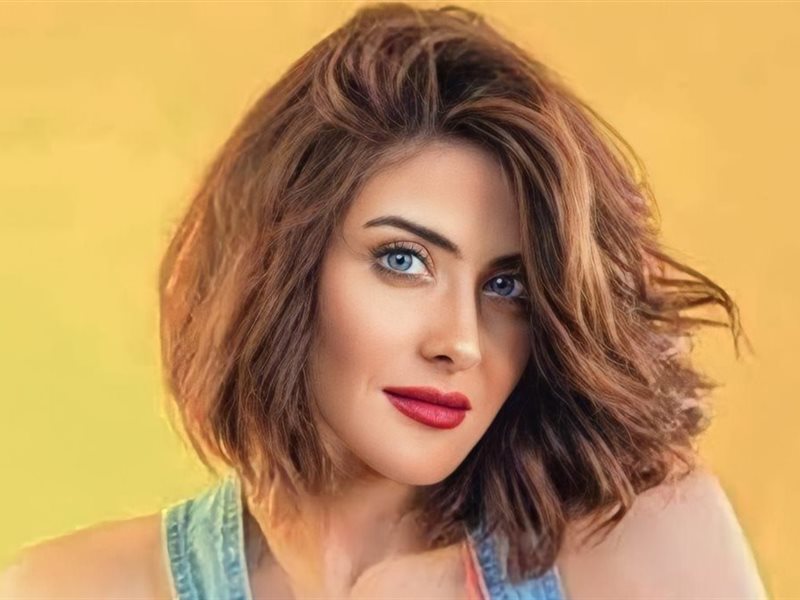 هيدي كرم تصدر كتابها الأول 