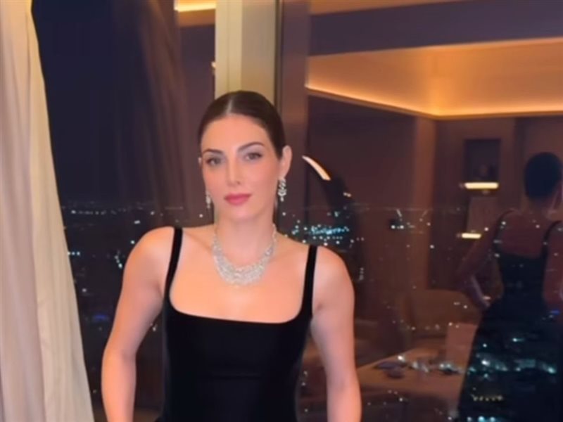 رزان جمال بتصميم من دار الأزياء العالمية Dior في حفل Joy Awards