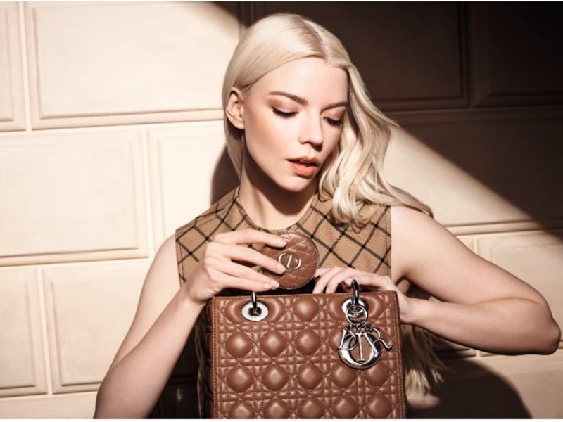 ديور تكشف عن كريم الأساس الجديد Forever Hydra Nude الجمال الطبيعي الذي يدوم طوال اليوم 