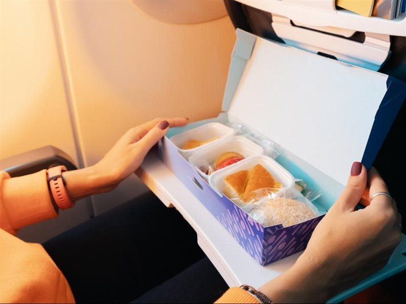 أبرزها المقرمشات.. أطعمة ومشروبات يجب تجنبها أثناء القيادة لمسافات طويلة 