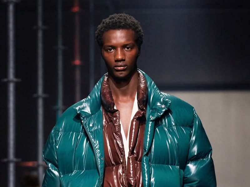 Pradaتكشف النقاب عن مجموعتها الجديدة للملابس الرجالية لخريف وشتاء 2025 