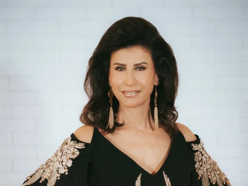 أمينة شلباية تتألق بإطلالة جذابة من توقيع توفيق الحسن 