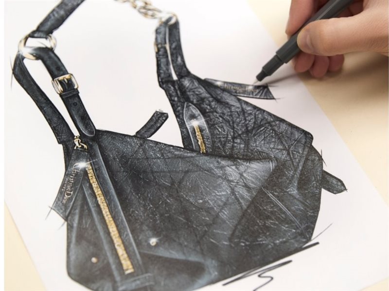  Dior تطلق حقيبة جديدة تجمع بين الأناقة والعملية 