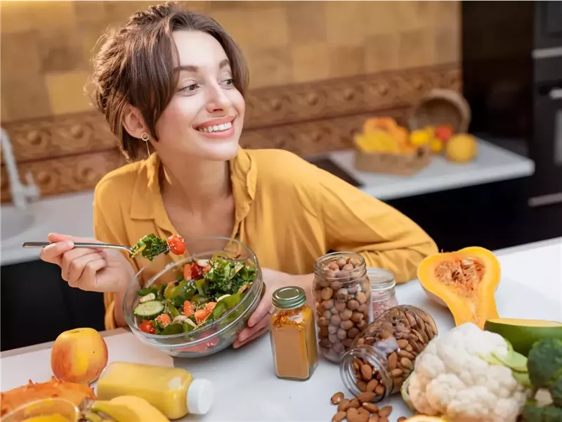 10 أطعمة مفيدة لصحة المرأة.. احرصي على تناولها  