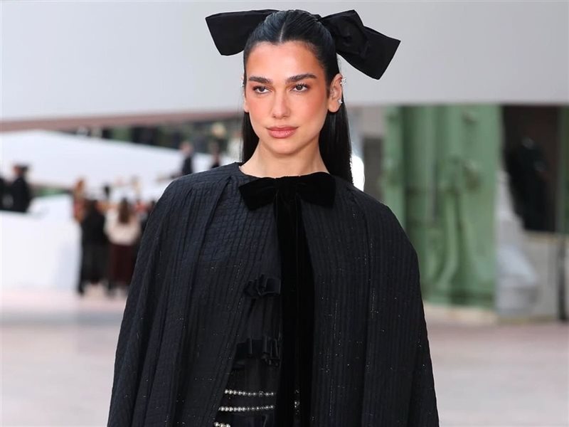 النجمات والمشاهير في عرض أزياء شانيل بأسبوع الموضة بباريس 2025