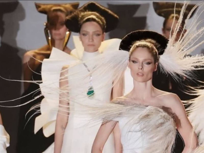 ستيفان رولاند يقدم مجموعة مميزة ضمن  أسبوع الموضة للأزياء الراقية في باريس 