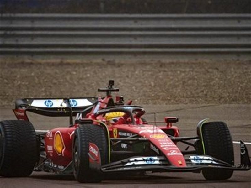 حادث لويس هاميلتون في تجارب برشلونة بداية متعثرة مع فيراري