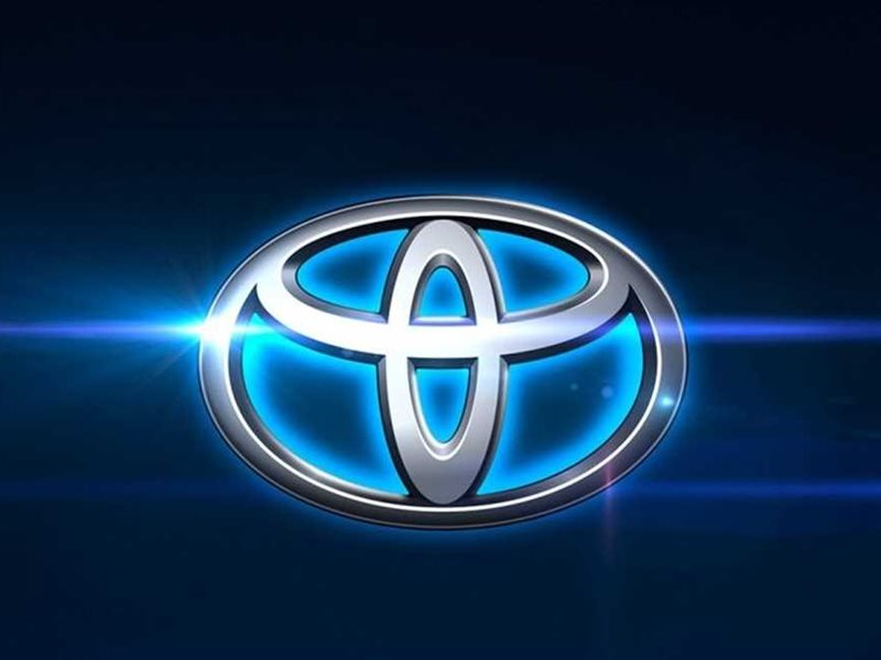 تيسلا تواجه تراجع الإيرادات وتويوتا تحافظ على صدارتها العالمية