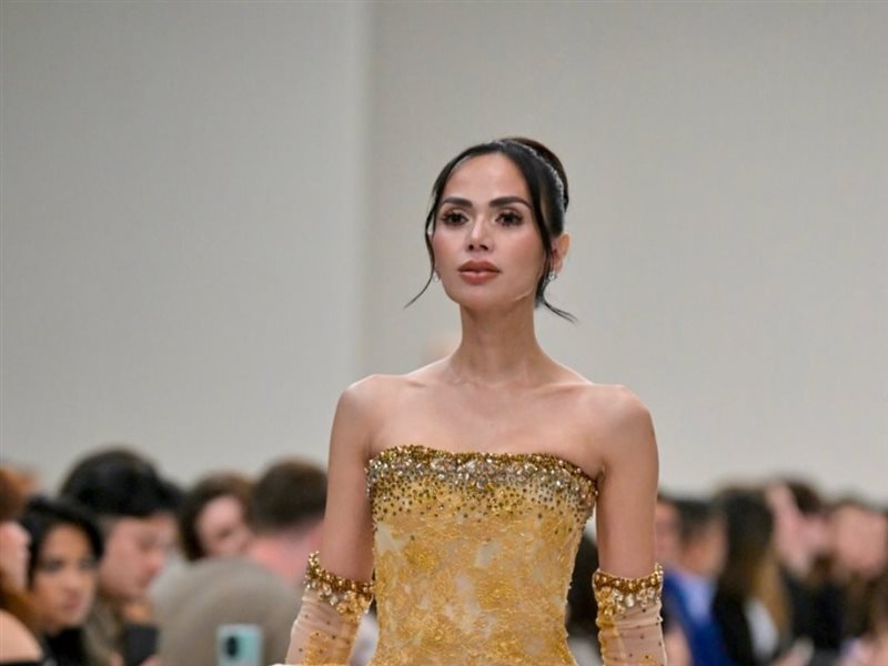 أنجيليو إستيرا يقدم مجموعة أزياء مبتكرة في أسبوع الموضة بدبي 2025