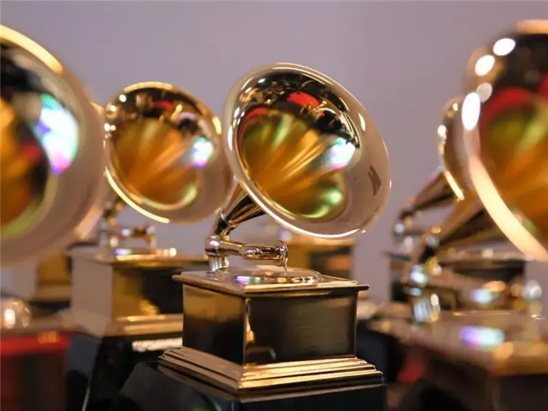 القائمة الكاملة لفائزين حفل الجرامي 2025