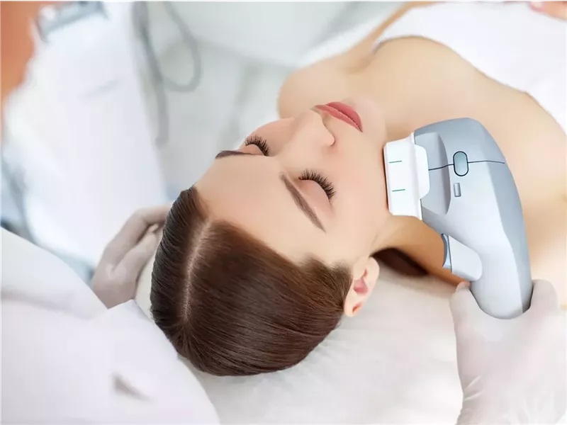 شد الوجه بتقنية الهايفو.. دليلك للحصول على شباب دائم 