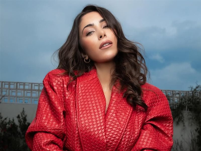 دانييلا رحمة تتألق بالأحمر وتعلن عن اختيارها كسفيرة 