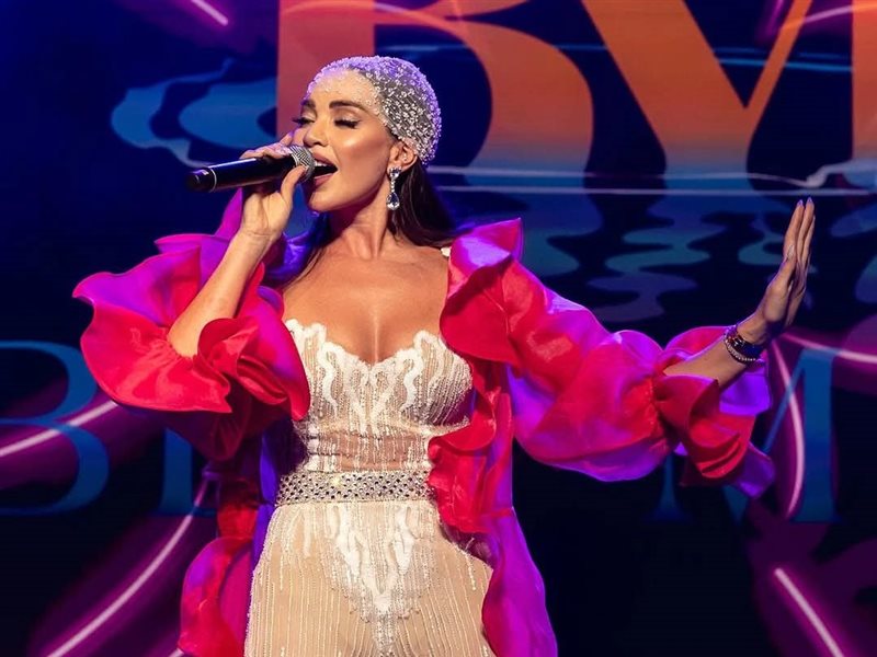 داليدا خليل تتألق بإطلالة استعراضية من توقيع رامي سلمون في بونتا كانا 